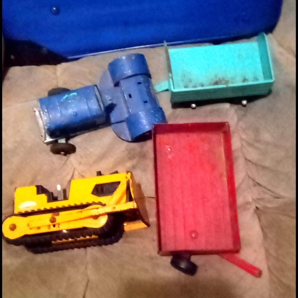 Tonka doser$40. Red wagon2 $20 tractor & wagon 65